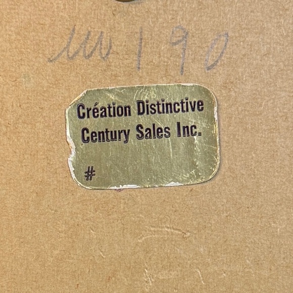 Vintage 70s cameo on blue velvet, white gold plastic frame, Distinctive Creation - Picture 6 of 6